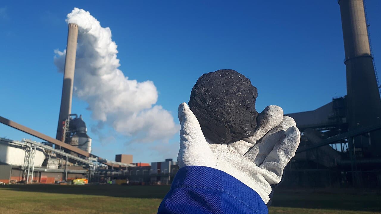 Global fossil power fell in March 2026 despite continued Hormuz blockade: Report