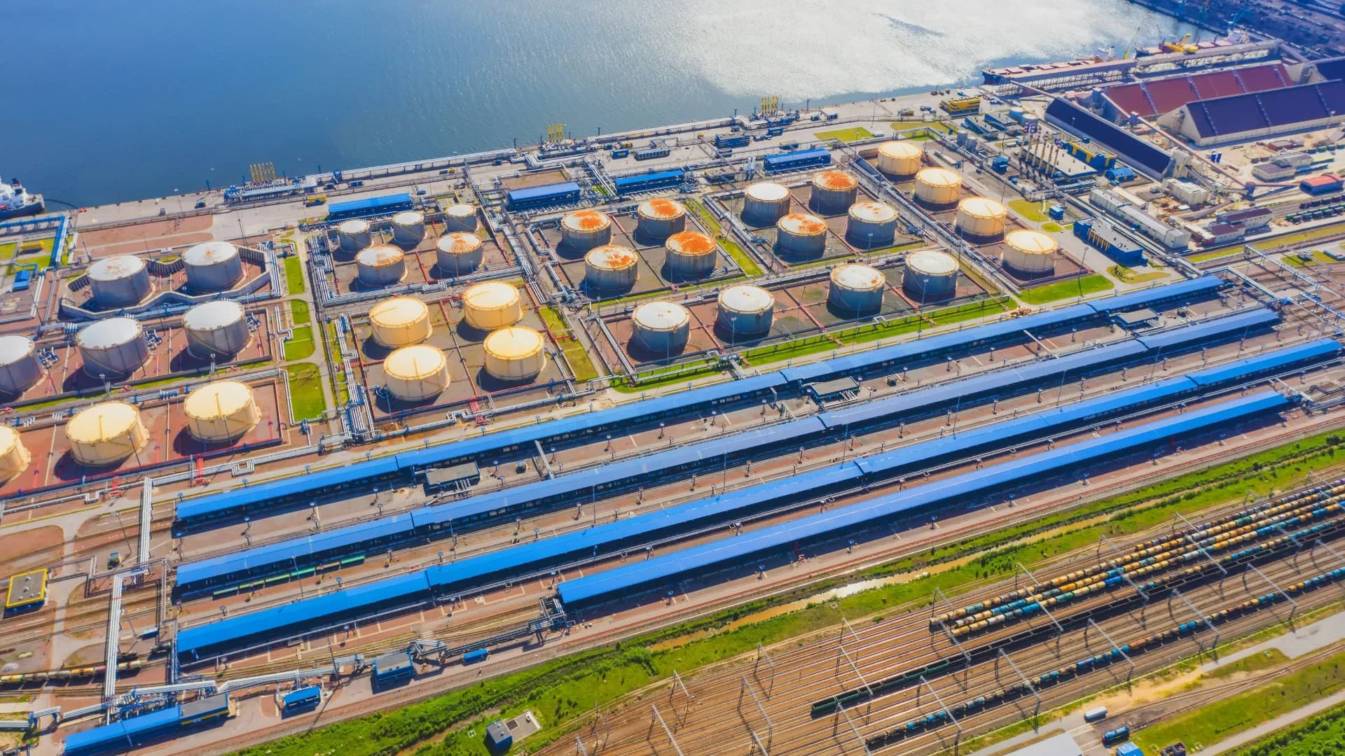 Experts Call US’ Attack on Venezuela Driven by Oil, Risks Market Fallout