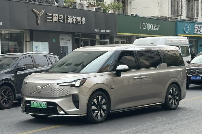 Luxury electric cars costing above ₹20 lakh can attract 18% GST