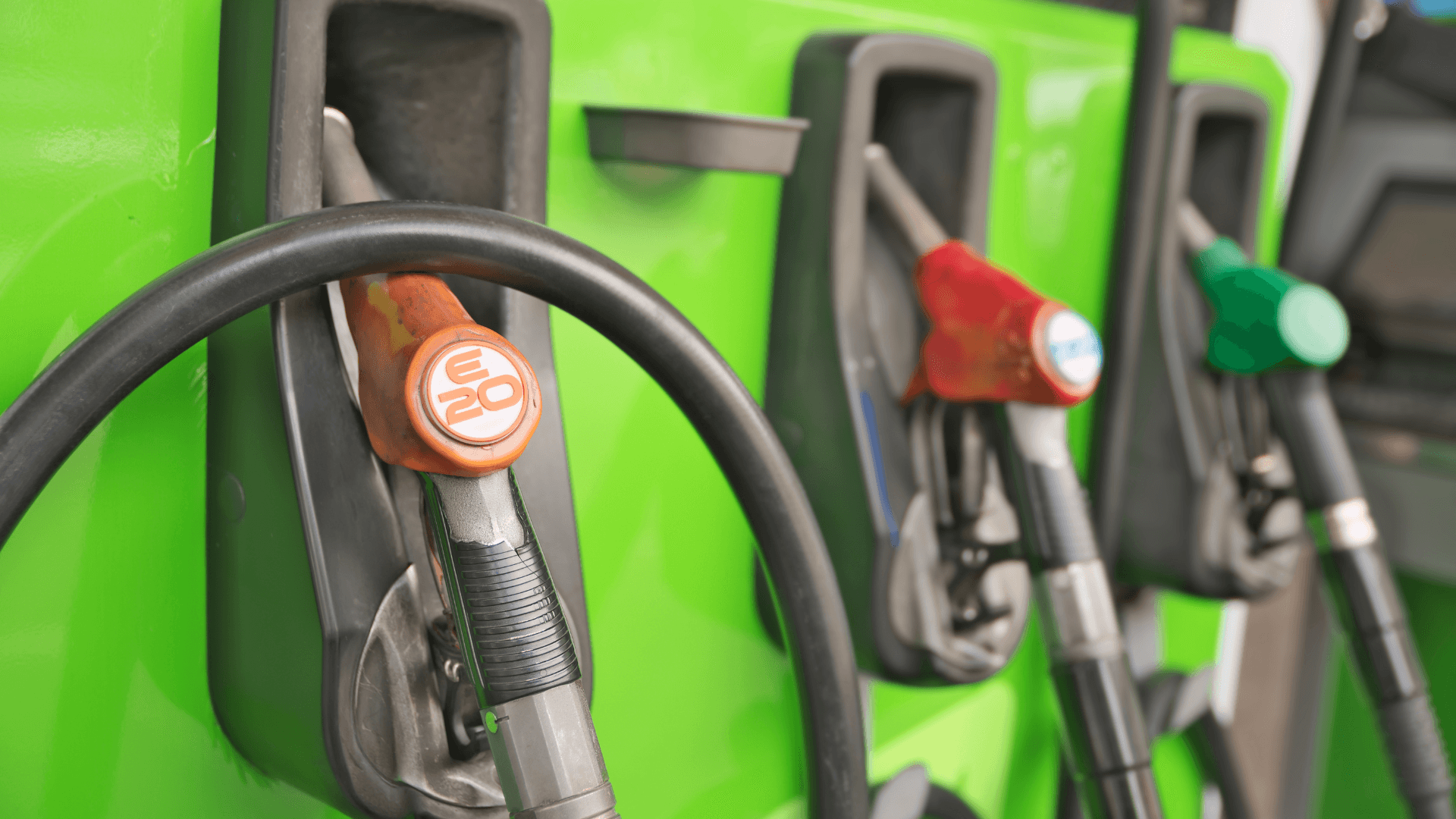 Govt Admits E20 Reduces Mileage, Ethanol Surplus Spurs Export Push Amid E20 Backlash 