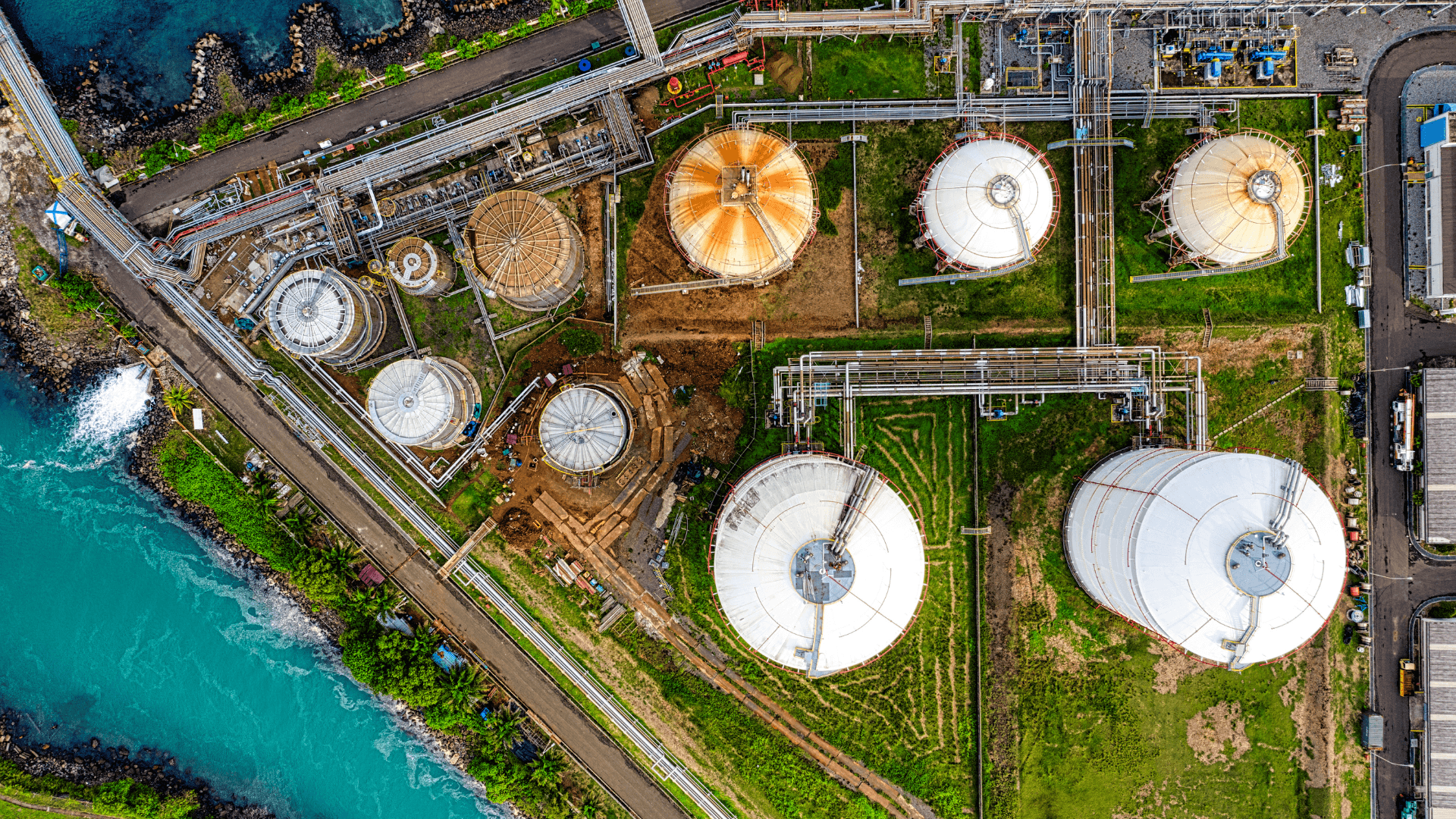 Twin Fossil Fuel Shocks Speeding Global Shift to Clean Energy: Report