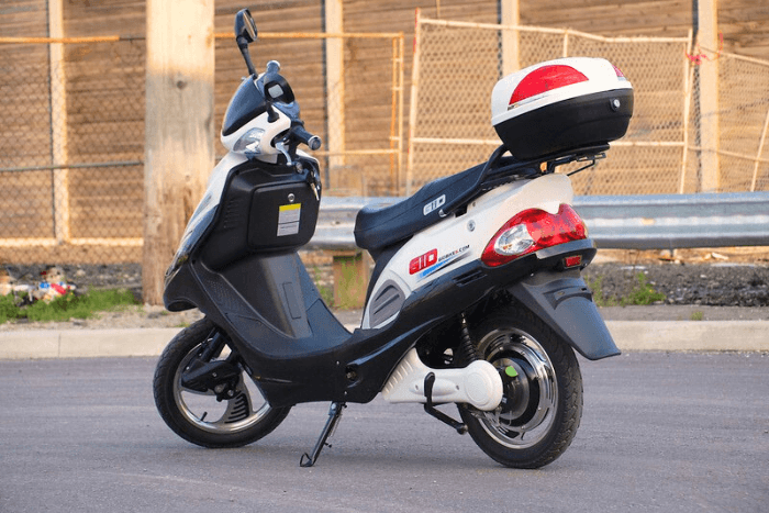 Registrations for e-2W soar before new subsidy norms lead to price hike